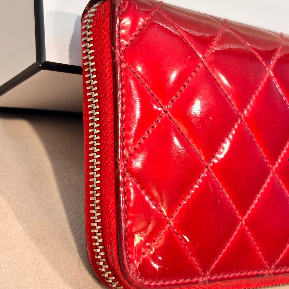 CHANEL Classic Red Quilted Patent Leather ‘Brilliant’ Zippy Long Wallet W/ Box - Picture 3 of 16